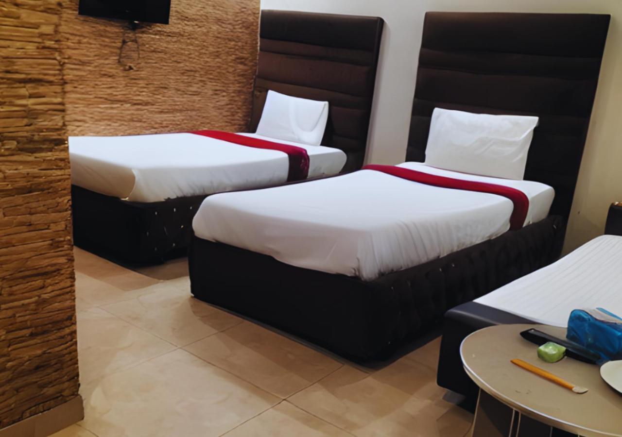לאהור Hotel Day In Emporium מראה חיצוני תמונה